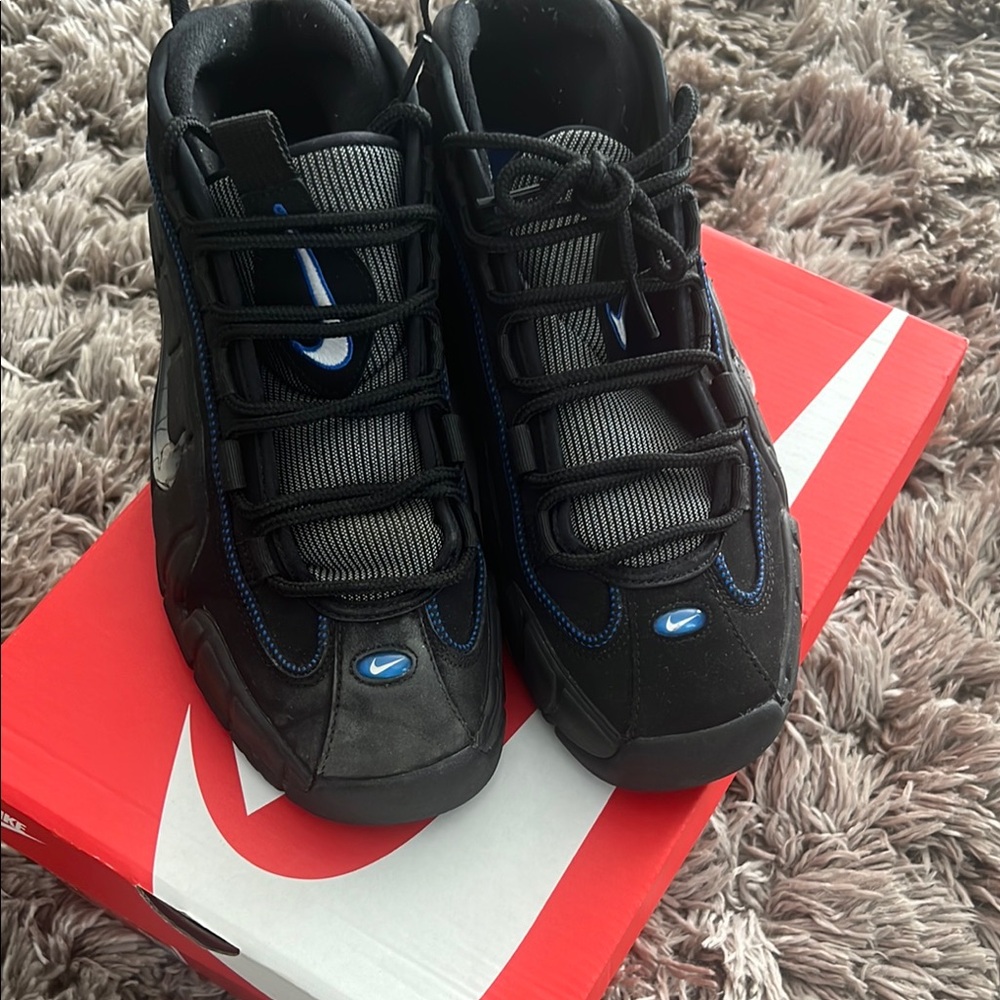 Nike Men's Black and Blue Sneakers